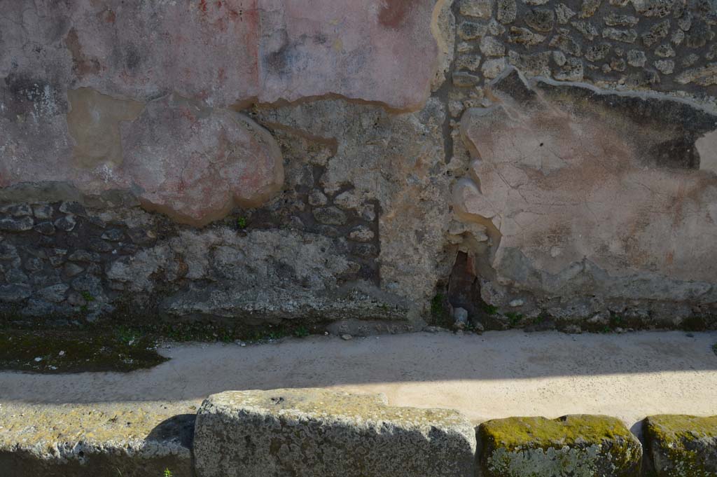 IX.2.26 Pompeii. March 2019. 
Front façade, west side of entrance doorway, detail of separation between IX.2.26, on left, and IX.2.27, on right.
Foto Taylor Lauritsen, ERC Grant 681269 DÉCOR.
