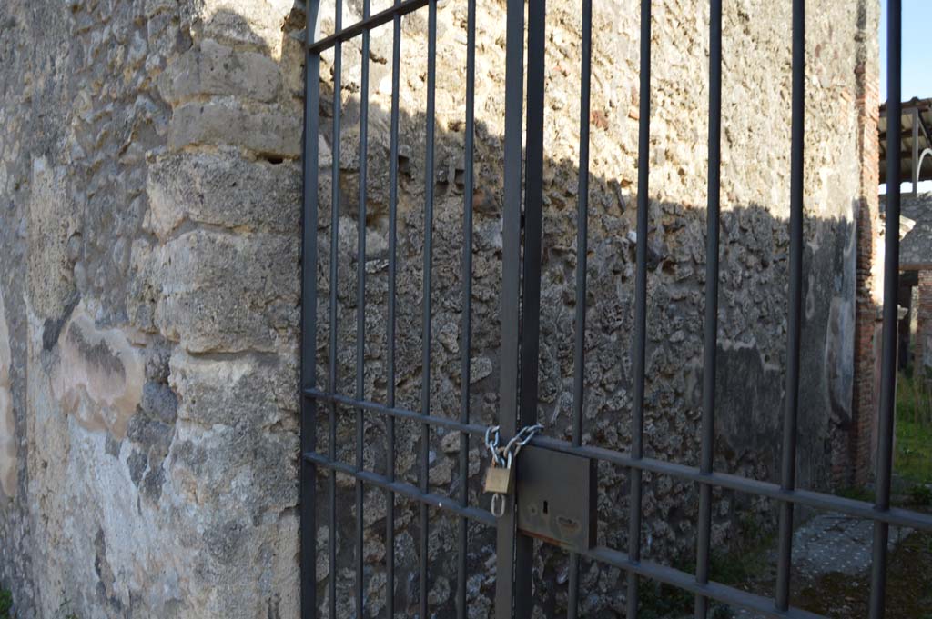 IX.2.26 Pompeii. March 2019. Looking towards east wall of entrance corridor/fauces.  
Foto Taylor Lauritsen, ERC Grant 681269 DÉCOR.
