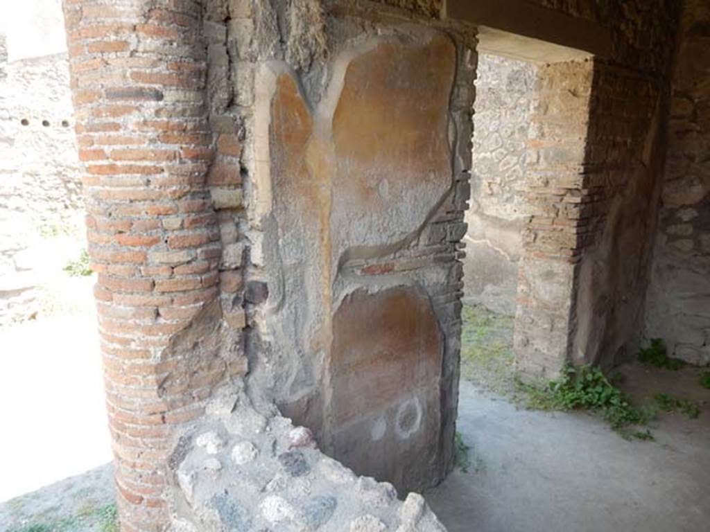 IX.2.27 Pompeii. May 2017. Looking through window towards east wall of triclinium with doorway. Photo courtesy of Buzz Ferebee.
