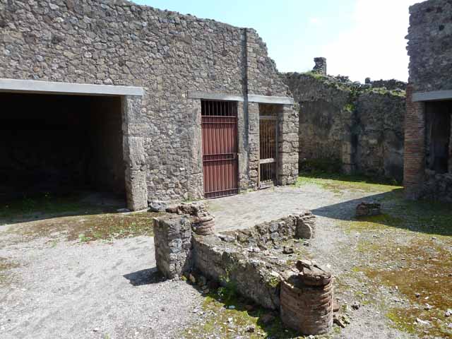 IX.2.27 Pompeii. May 2017. Looking through window towards east wall of triclinium with doorway. Photo courtesy of Buzz Ferebee.
