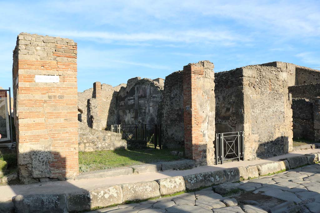 IX.3.1 Pompeii, centre left, and IX.3.2, centre right. December 2018. 
Entrance doorways on Via Stabiana. Photo courtesy of Aude Durand.
