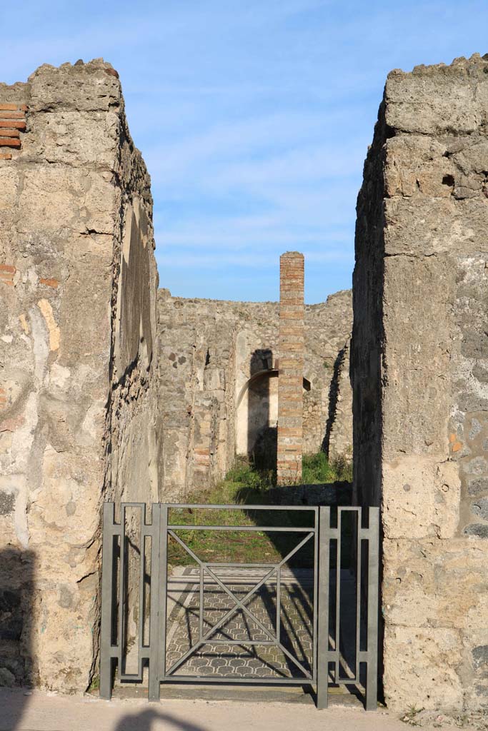 IX.3.2 Pompeii. December 2018. Looking east to entrance doorway. Photo courtesy of Aude Durand.
