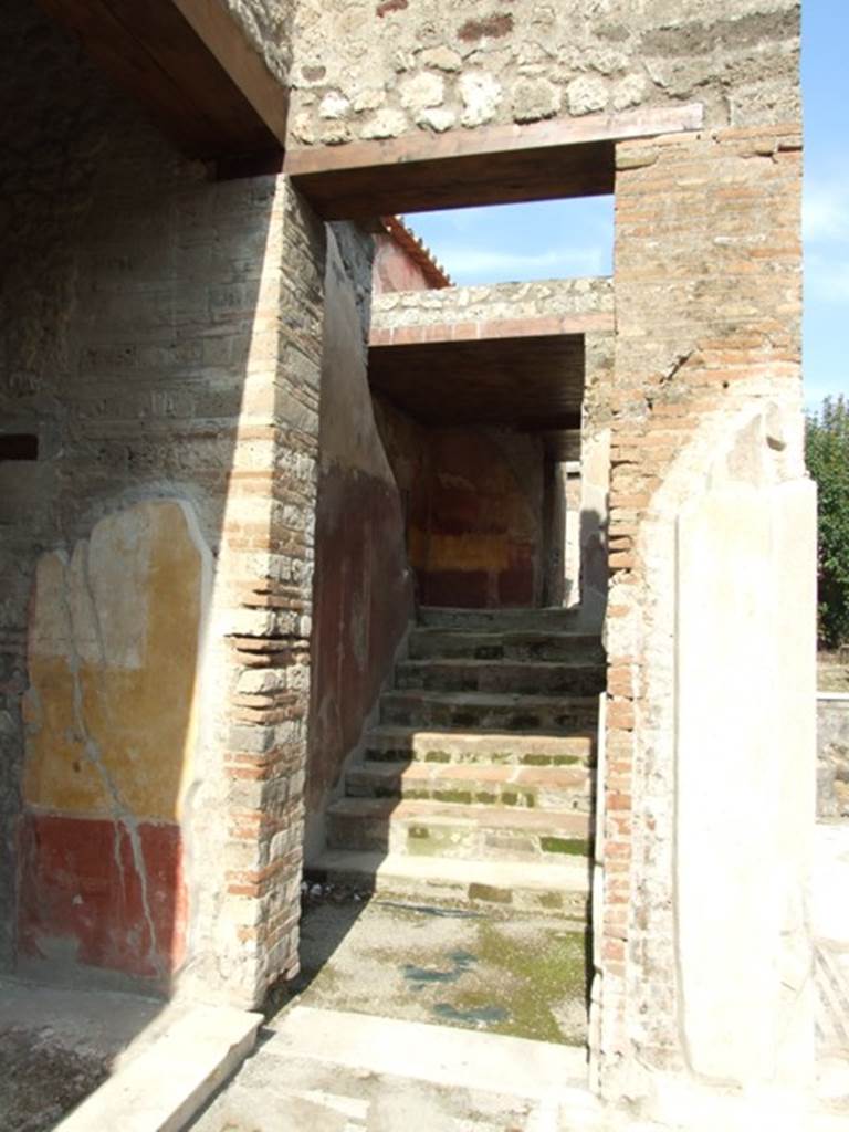IX.3.5 Pompeii.  March 2009.  Room 17.  Doorway to stairs.