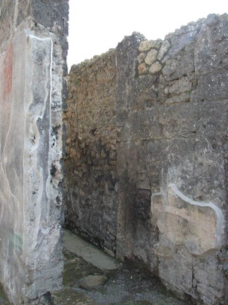 IX.3.5 Pompeii.  March 2009.    Room 33.  Corridor on west side of tablinum.