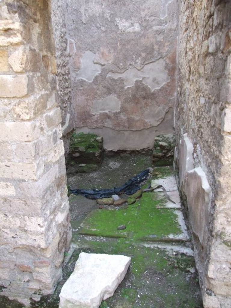 IX.3.5 Pompeii. March 2009. Room 8, doorway to latrine. Looking west. 