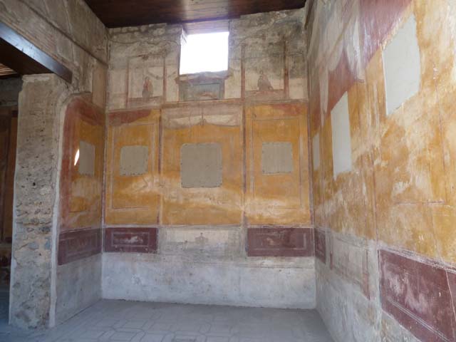 IX.3.5 Pompeii. September 2015. Room 13, looking towards south wall.