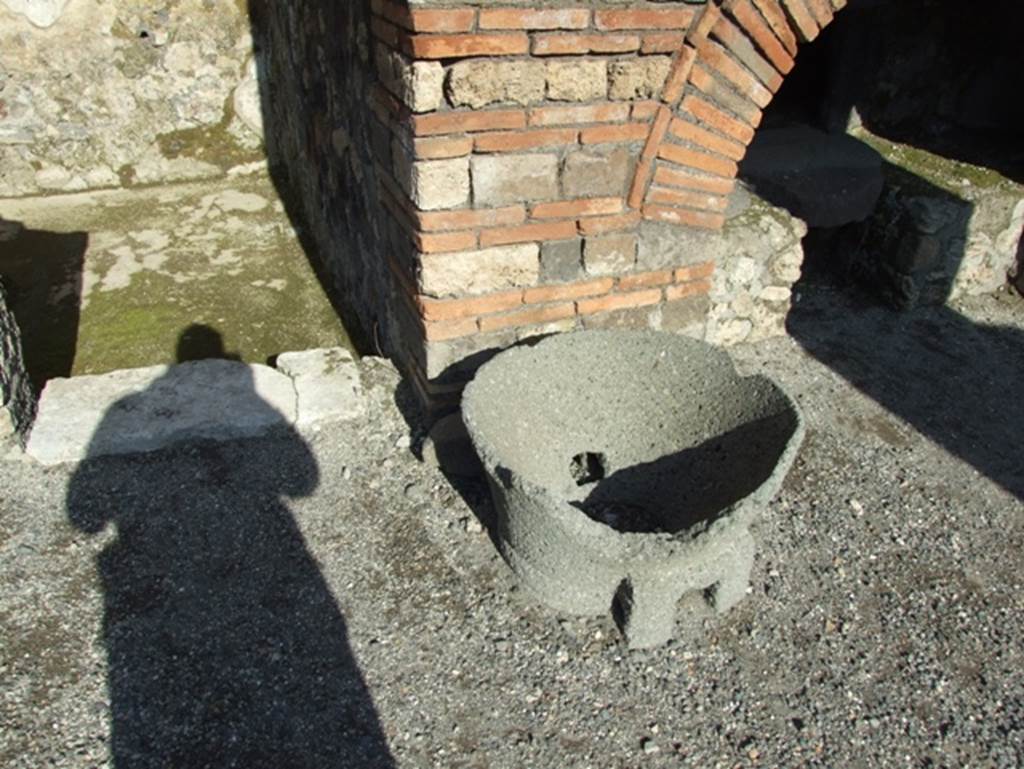 IX.3.12 Pompeii.  March 2009.  Part of mill to left of oven.