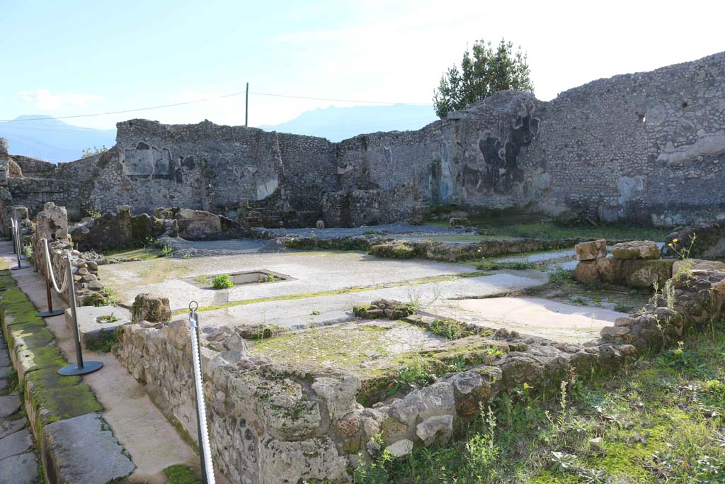 IX.3.21 and IX.3.22 Pompeii. December 2018. Looking south-west across area. Photo courtesy of Aude Durand.