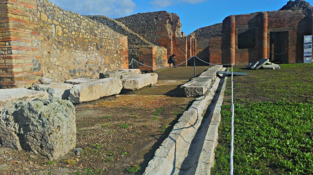IX.4.18 Pompeii. December 2019. Looking east along north side towards north-east corner. Photo courtesy of Giuseppe Ciaramella.