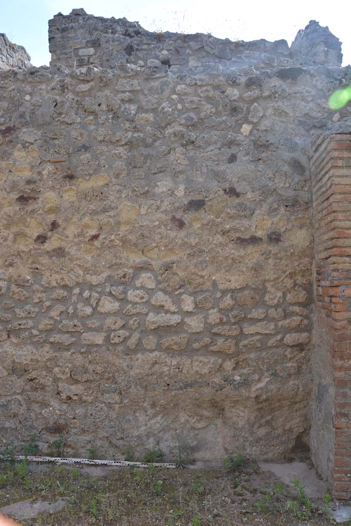 IX.5.2 Pompeii. May 2017. 
Room L, west wall at north end, with pilaster separating from room k, on right.
Foto Christian Beck, ERC Grant 681269 DCOR.

