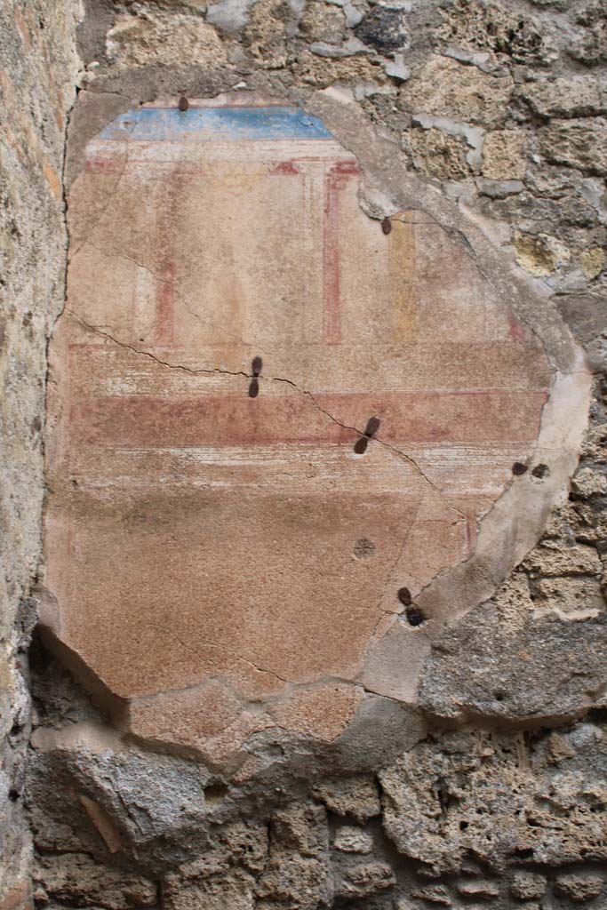 IX.5.2 Pompeii. May 2019. Room n, detail of remaining painted plaster at west end of north wall.  
Foto Christian Beck, ERC Grant 681269 DCOR.


