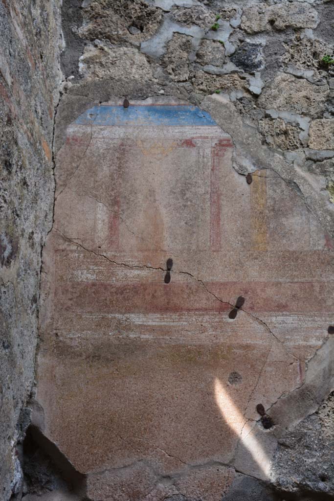 IX.5.2 Pompeii. March 2017. Room n, remains of painted plaster at west end of north wall.  
Foto Christian Beck, ERC Grant 681269 DCOR.
