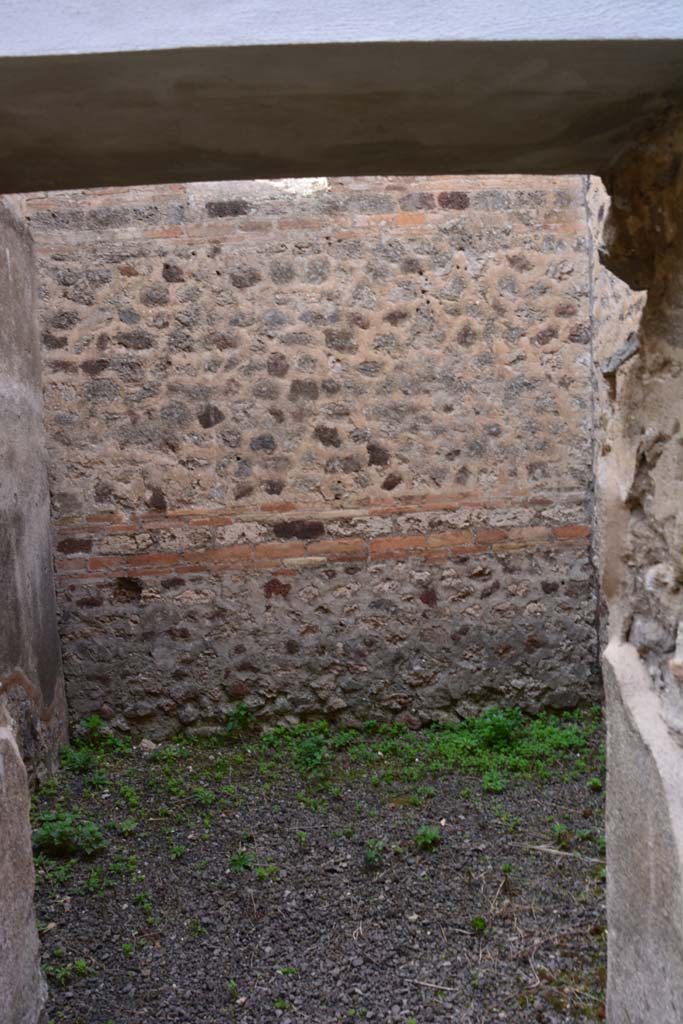 IX.5.2 Pompeii. March 2017. Room o, looking west through doorway.
Foto Christian Beck, ERC Grant 681269 DCOR.
