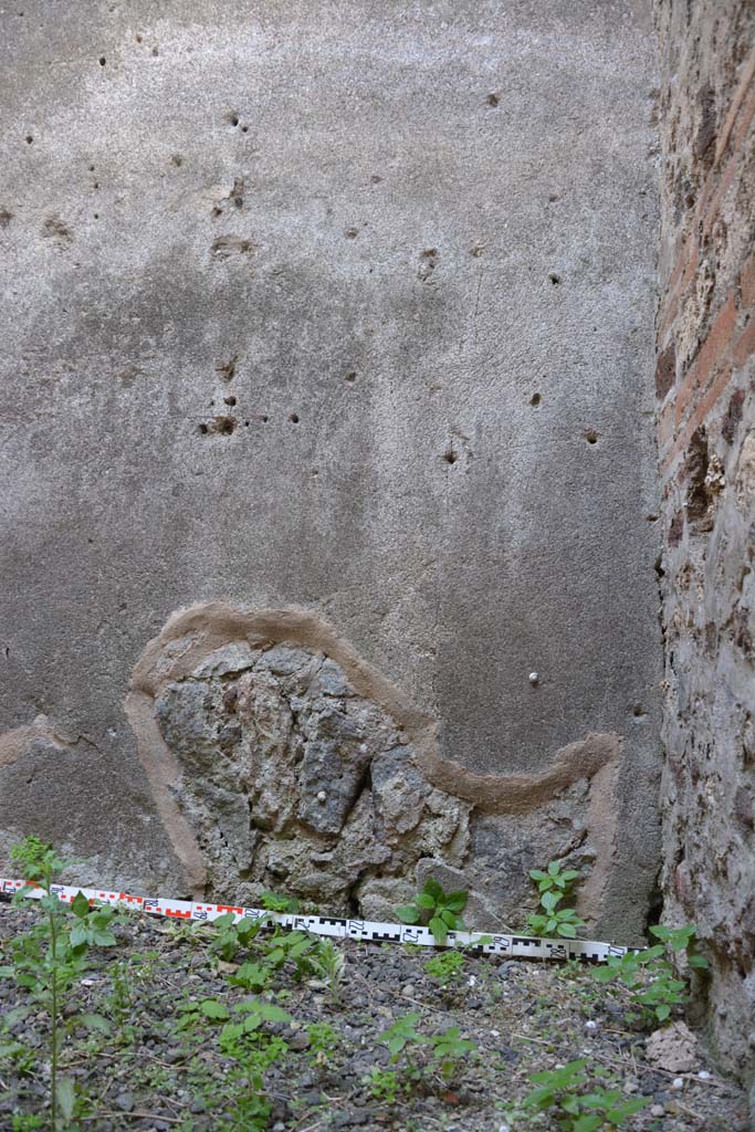 IX.5.2 Pompeii. May 2017. Room o, lower south wall at west end.
Foto Christian Beck, ERC Grant 681269 DCOR.
