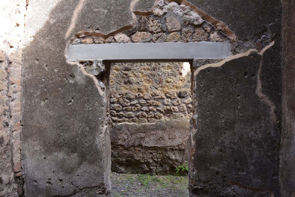 IX.5.2 Pompeii. March 2017. Room o, looking east towards doorway into corridor m.
Foto Christian Beck, ERC Grant 681269 DCOR.
