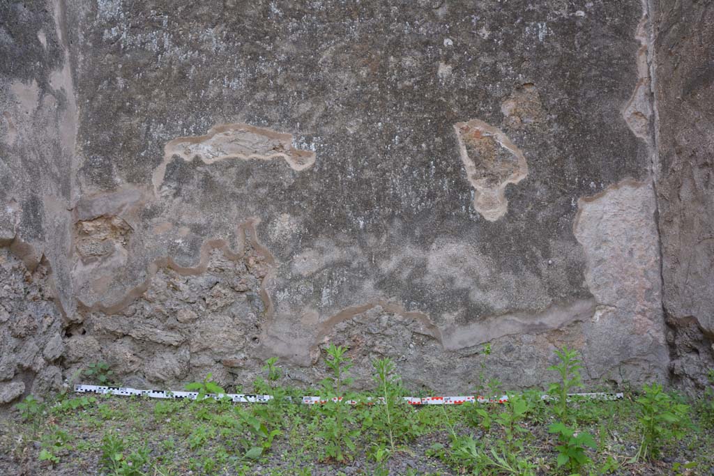 IX.5.2 Pompeii. May 2017. Room r, lower west wall.  
Foto Christian Beck, ERC Grant 681269 DCOR.

