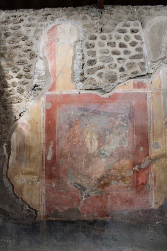 IX.5.2 Pompeii. May 2019. 
Room ‘u’, central wall painting on east wall showing Hephaestus bringing the armour of Achilles to Thetis?
Foto Christian Beck, ERC Grant 681269 DÉCOR.
