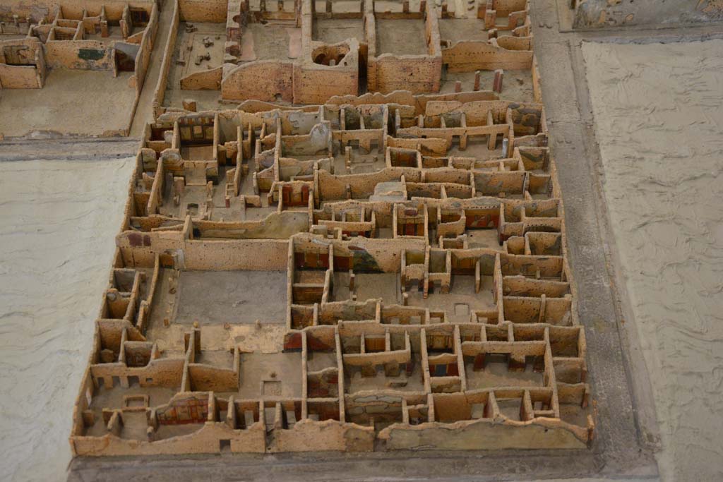 IX.5, Pompeii. July 2017. Looking west across insula, with Central Baths, at top, Via di Nola, on right, Vicolo del Centenario, lower.
Extract from cork model in Naples Archaeological Museum.
Foto Annette Haug, ERC Grant 681269 DÉCOR.
