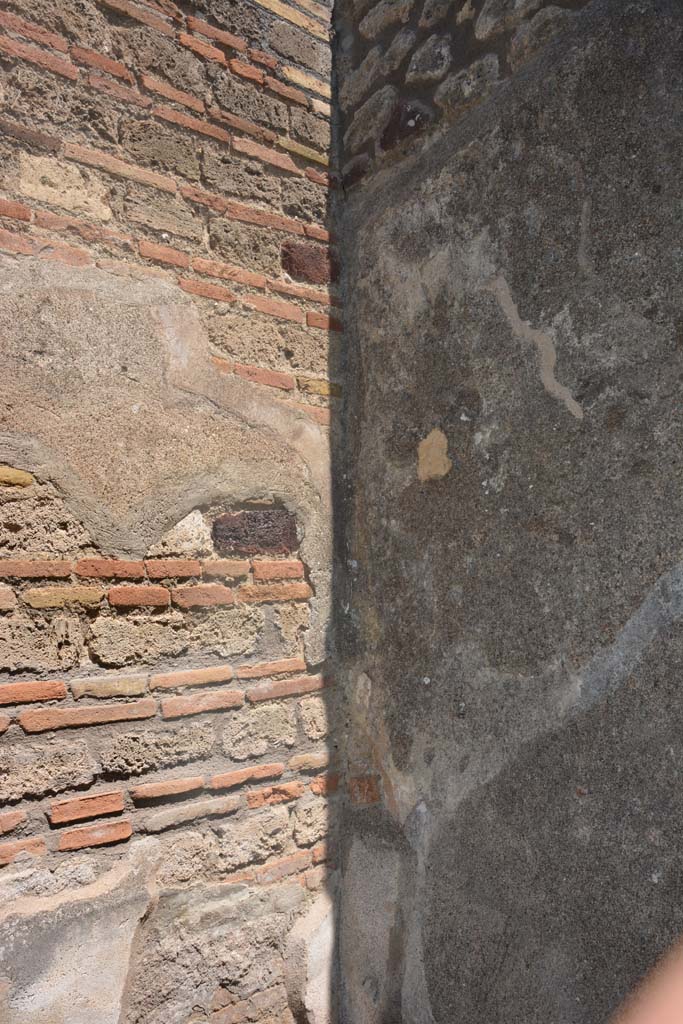 IX.5.2 Pompeii. May 2017. Room ‘e’, north-east corner.
Foto Christian Beck, ERC Grant 681269 DÉCOR.
