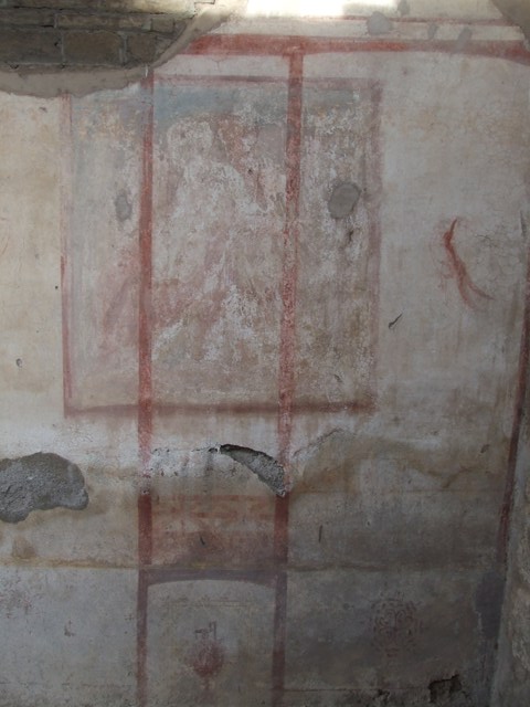 IX.5.2 Pompeii. March 2017. Room ‘c’, painted figure at east end of north wall.
Foto Christian Beck, ERC Grant 681269 DÉCOR.
