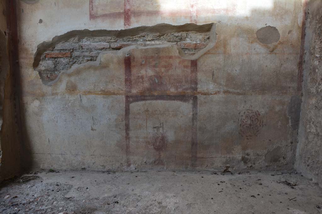 IX.5.2 Pompeii. March 2017. Room ‘c’, painted decoration in centre of lower north wall.
Foto Christian Beck, ERC Grant 681269 DÉCOR.
