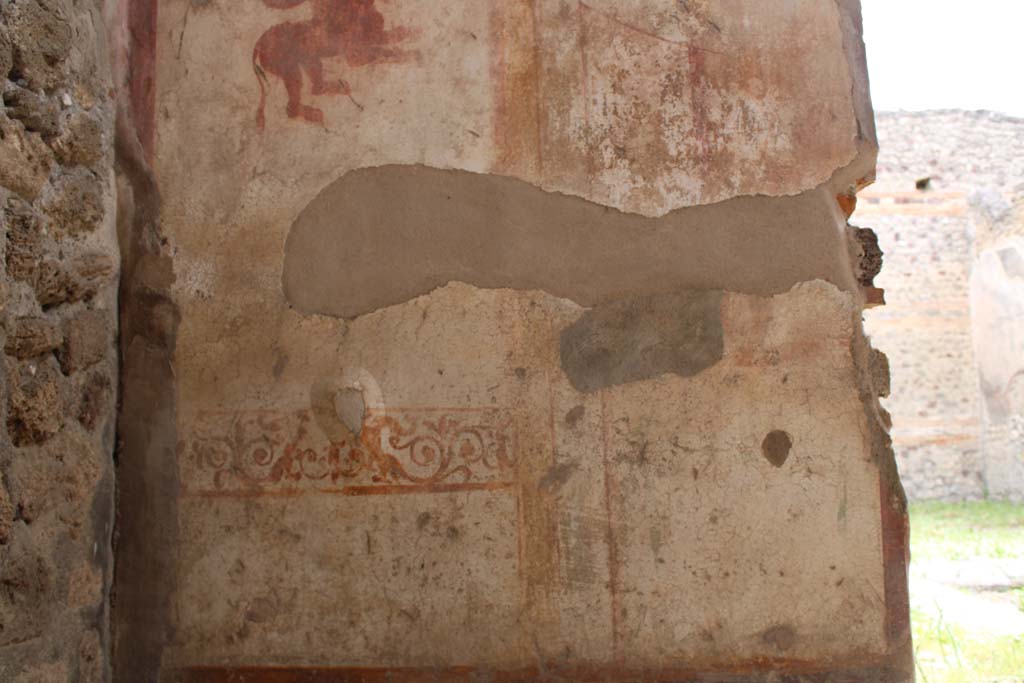 IX.5.2 Pompeii. May 2019. Room ‘c’, painted decoration on west wall in south-west corner.
Foto Christian Beck, ERC Grant 681269 DÉCOR.
