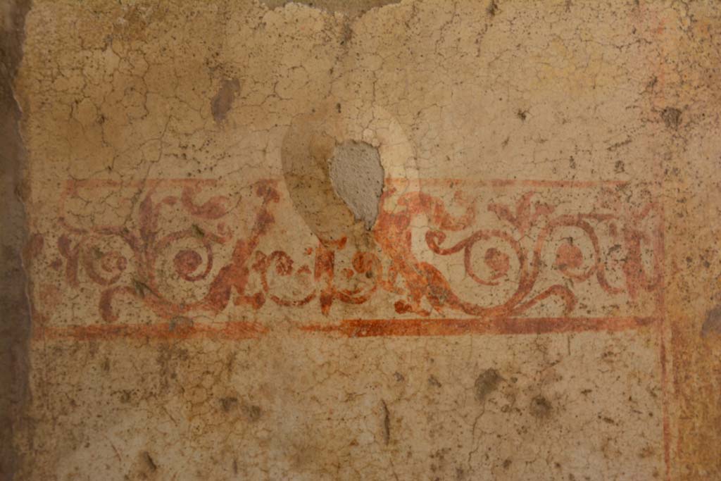IX.5.2 Pompeii. March 2017. Room ‘c’, detail of painted decoration on west wall in south-west corner.
Foto Christian Beck, ERC Grant 681269 DÉCOR.
According to PPM –
On the west wall at the south end, yellow fascia with ‘grotesque’ figure, belonging to the second phase of decoration of the room. IV style.
See Carratelli, G. P., 1990-2003. Pompei: Pitture e Mosaici. IX (9). Roma: Istituto della enciclopedia italiana, (no.14 on p.377).
