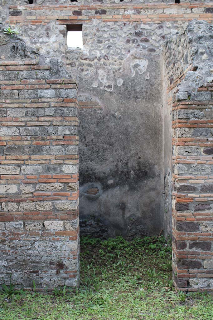 IX.5.2 Pompeii. May 2019. Room ‘g’, looking west through doorway from atrium.
Foto Christian Beck, ERC Grant 681269 DÉCOR.

