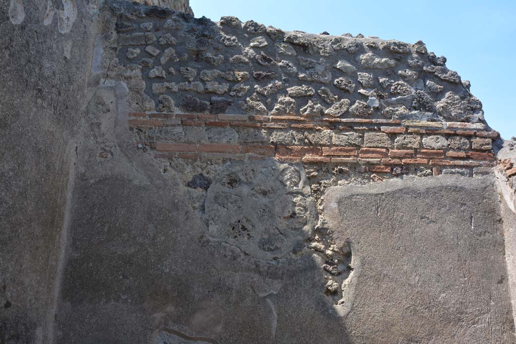 IX.5.2 Pompeii. May 2017. Room ‘g’, upper north-west corner and north wall.
Foto Christian Beck, ERC Grant 681269 DÉCOR.
