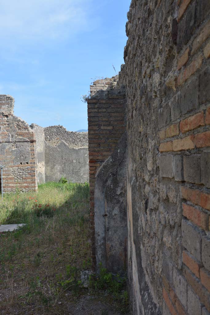 IX.5.2 Pompeii. May 2017. Room k, looking south along west wall.
Foto Christian Beck, ERC Grant 681269 DCOR.
