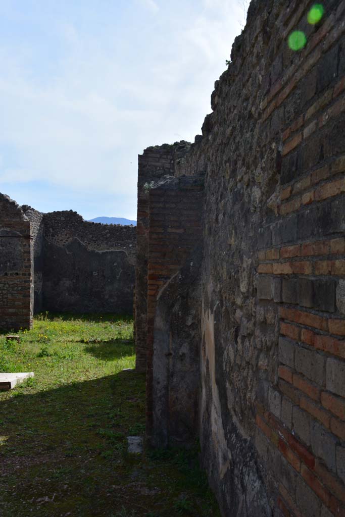 IX.5.2 Pompeii. March 2017. Room k, looking south along west wall.
Foto Christian Beck, ERC Grant 681269 DCOR.

