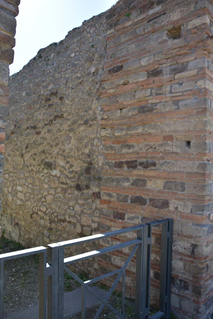IX.5.2 Pompeii. December 2007. Doorways to rooms 5, 6 and 7 on west side of atrium.