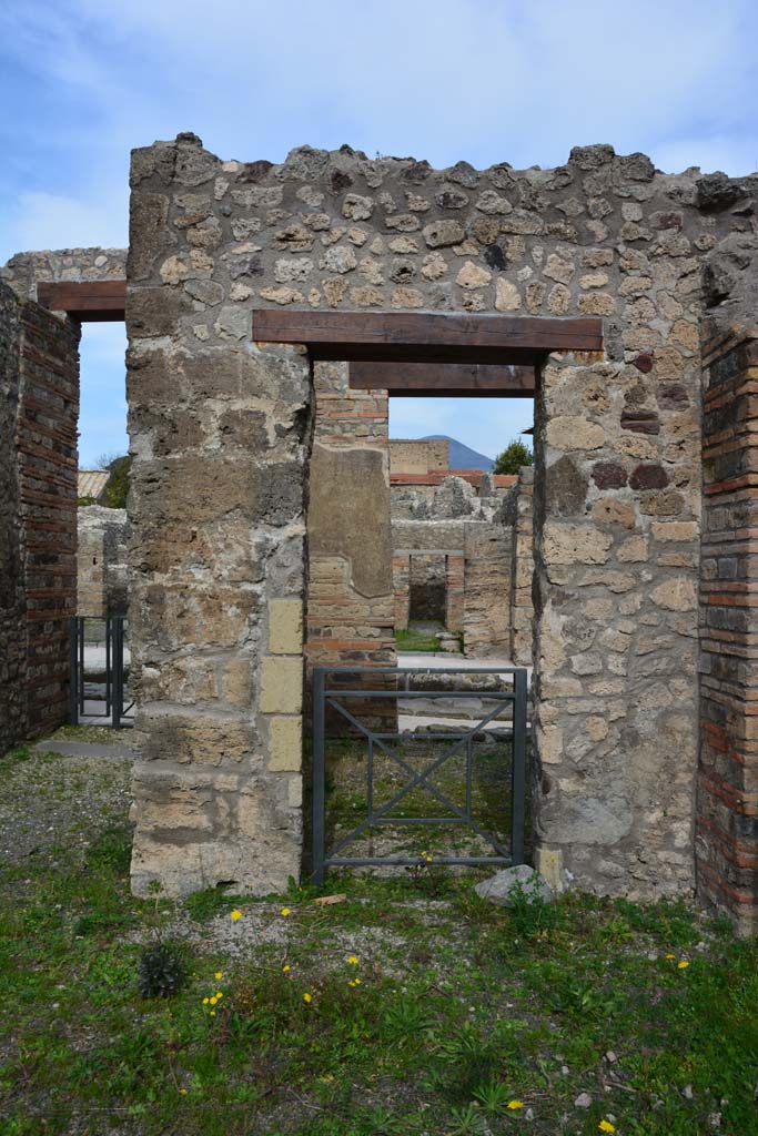 IX.5.2 Pompeii. March 2017. Atrium ‘b’, north-east corner with doorway leading into IX.5.3.
Foto Christian Beck, ERC Grant 681269 DÉCOR.

