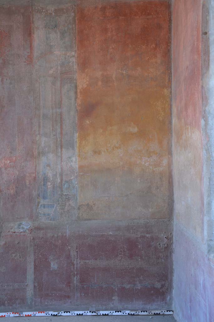 IX.5.6 Pompeii. May 2017. 
Room i, east wall with central painted figure, and zoccolo at south end in south-east corner.     
Foto Christian Beck, ERC Grant 681269 DÉCOR.




