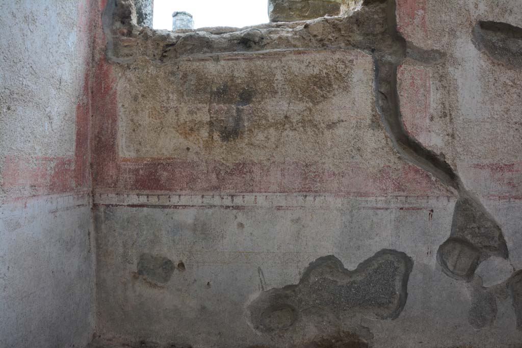 IX.5.11 Pompeii. March 2017. Room k, below window on south wall in south-east corner.  
Foto Christian Beck, ERC Grant 681269 DCOR.
