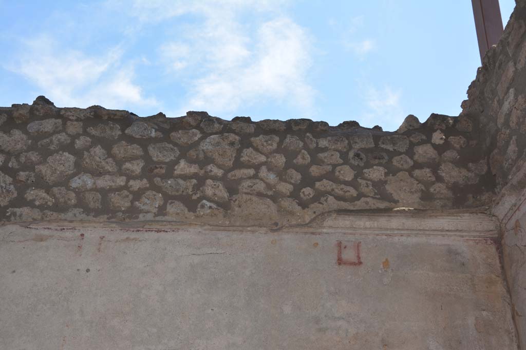 IX.5.11 Pompeii. May 2017. Room k, upper south wall at west end.
Foto Christian Beck, ERC Grant 681269 DCOR.
