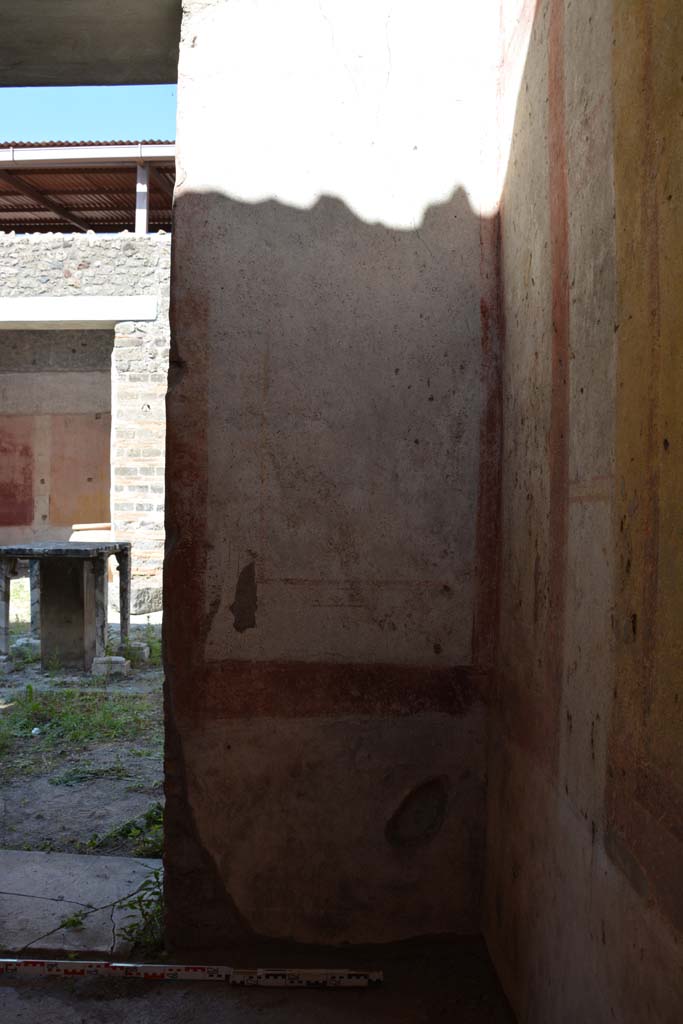 IX.5.11 Pompeii. May 2017. Room f, looking towards east wall in south-east corner.
Foto Christian Beck, ERC Grant 681269 DCOR.
