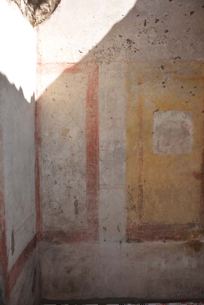 IX.5.11 Pompeii. May 2017. Room f, south wall at east end.
Foto Christian Beck, ERC Grant 681269 DCOR.
