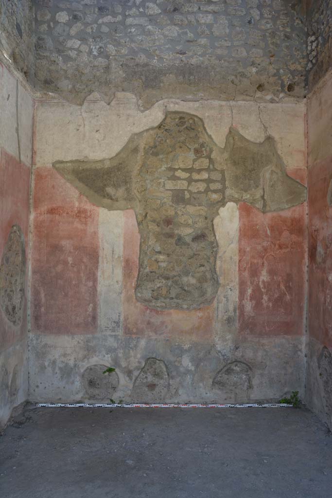 IX.5.11 Pompeii. May 2017. Room e, west wall. 
Foto Christian Beck, ERC Grant 681269 DCOR.

