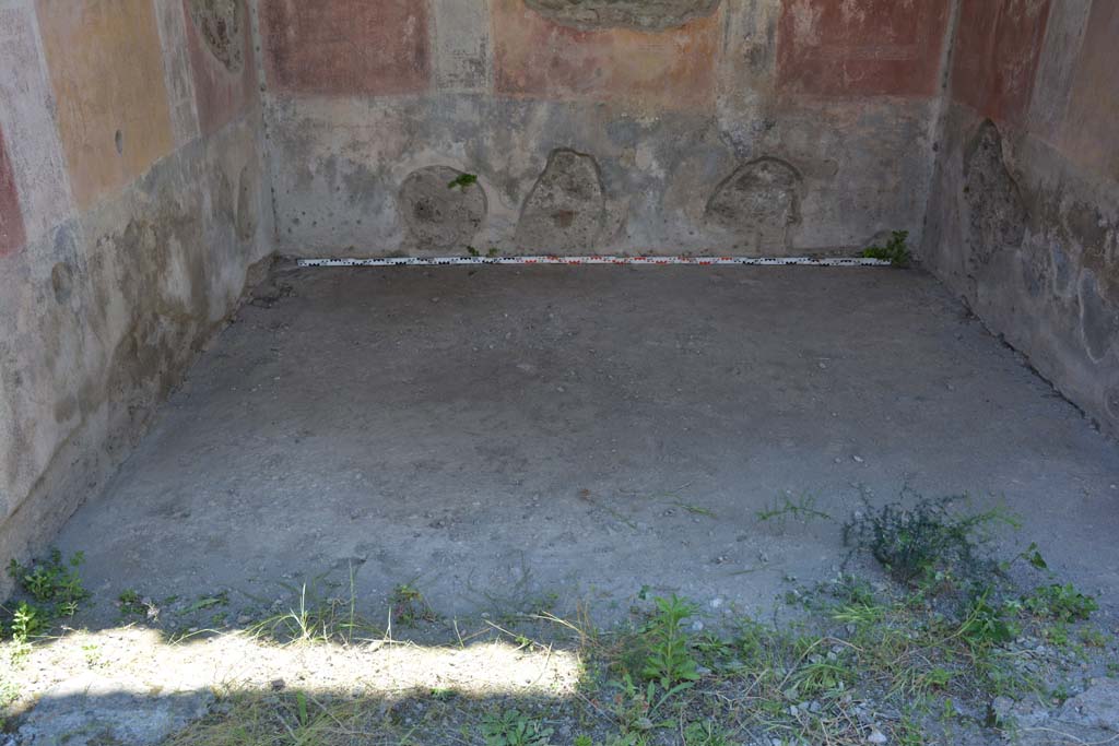 IX.5.11 Pompeii. May 2017. Room e, looking west across flooring. 
Foto Christian Beck, ERC Grant 681269 DCOR.
