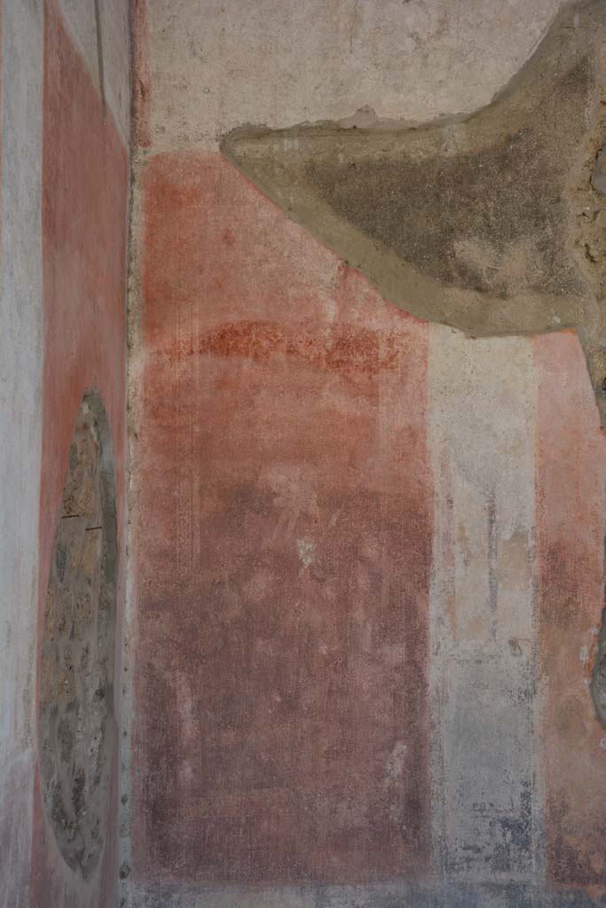 IX.5.11 Pompeii. May 2017. 
Room e, side red panel with painting of a flying cupid from west wall at south end.  
Foto Christian Beck, ERC Grant 681269 DCOR.
