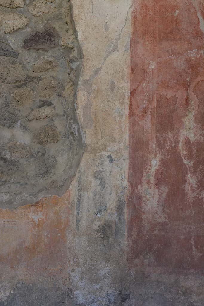 IX.5.11 Pompeii. May 2017. 
Room e, detail from compartment with architectural views on west wall on north side of central panel.  
On the right, the red side panel which was edged with carpet borders would have contained a central flying figure, now faded.
Foto Christian Beck, ERC Grant 681269 DCOR.

