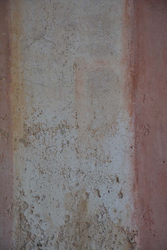 IX.5.11 Pompeii. May 2017. 
Room e, detail of remaining painted panel of architectural views on east side of central panel.  
Foto Christian Beck, ERC Grant 681269 DCOR.
