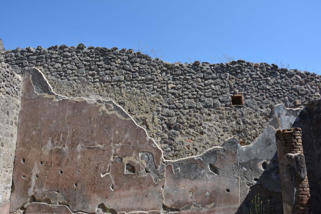 IX.5.11 Pompeii. May 2017. Peristyle n, upper south wall.
Foto Christian Beck, ERC Grant 681269 DÉCOR.
