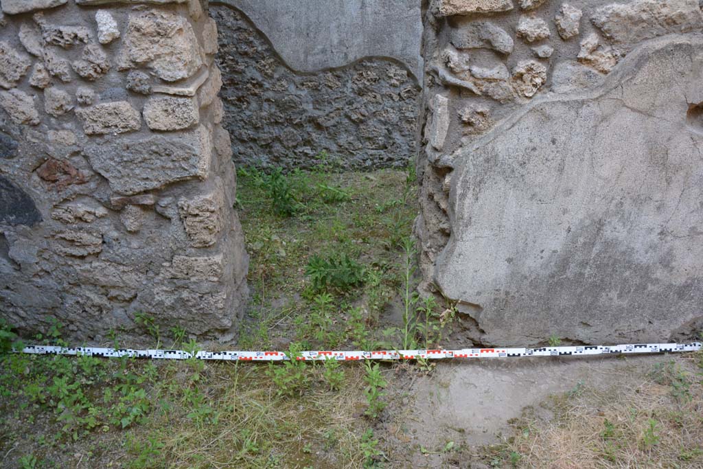 IX.5.11 Pompeii. May 2017. Room o, doorway in north wall to understairs area.
Foto Christian Beck, ERC Grant 681269 DCOR.
