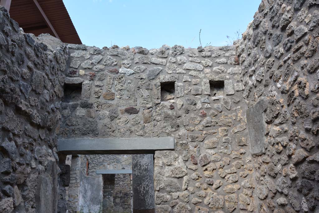 IX.5.11 Pompeii. May 2017. Room o, upper east wall. 
Foto Christian Beck, ERC Grant 681269 DCOR.

