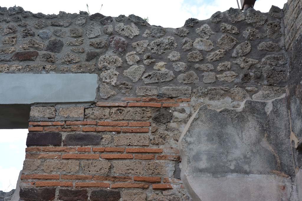 IX.5.11 Pompeii. May 2017. Room b, upper north wall in north-east corner.
Foto Christian Beck, ERC Grant 681269 DÉCOR.
