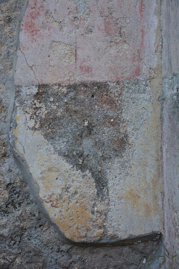 IX.5.11 Pompeii. May 2017. Room b, detail of remaining painted decoration.
Foto Christian Beck, ERC Grant 681269 DÉCOR.


