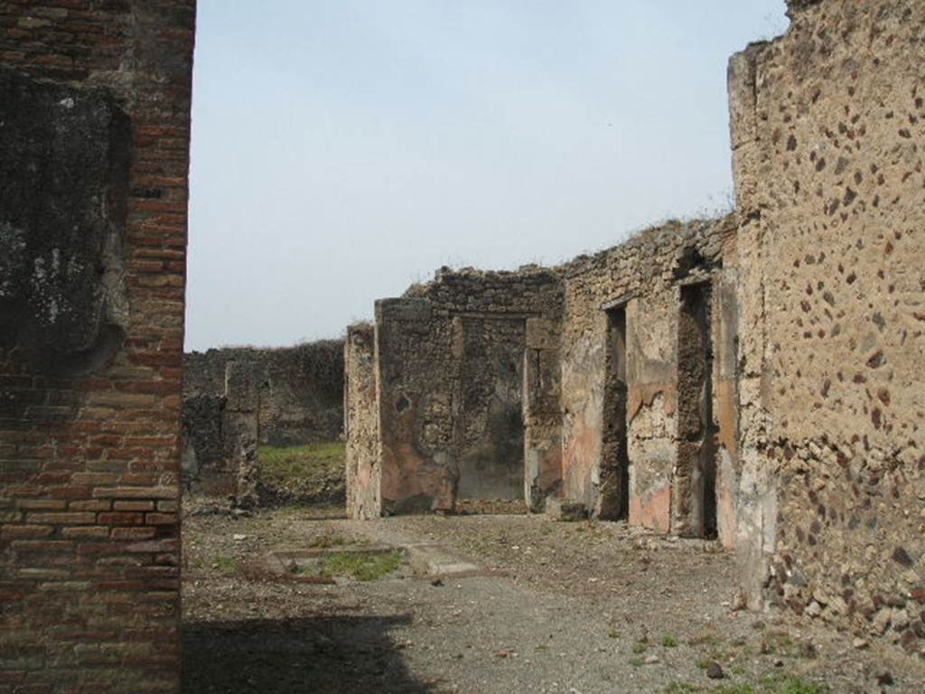 IX.6.5 Pompeii. May 2005. Looking north-west from tablinum “g” across atrium towards entrance corridor, doorways to rooms “a”, “b” and “c”.