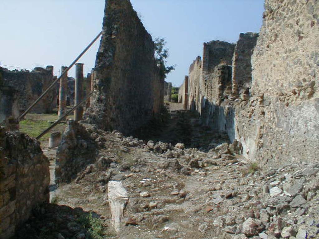 IX.6.7 doorway (with IX.6.5 columns), on left. September 2004.       Unnamed vicolo, looking west.                  IX.5, on right.